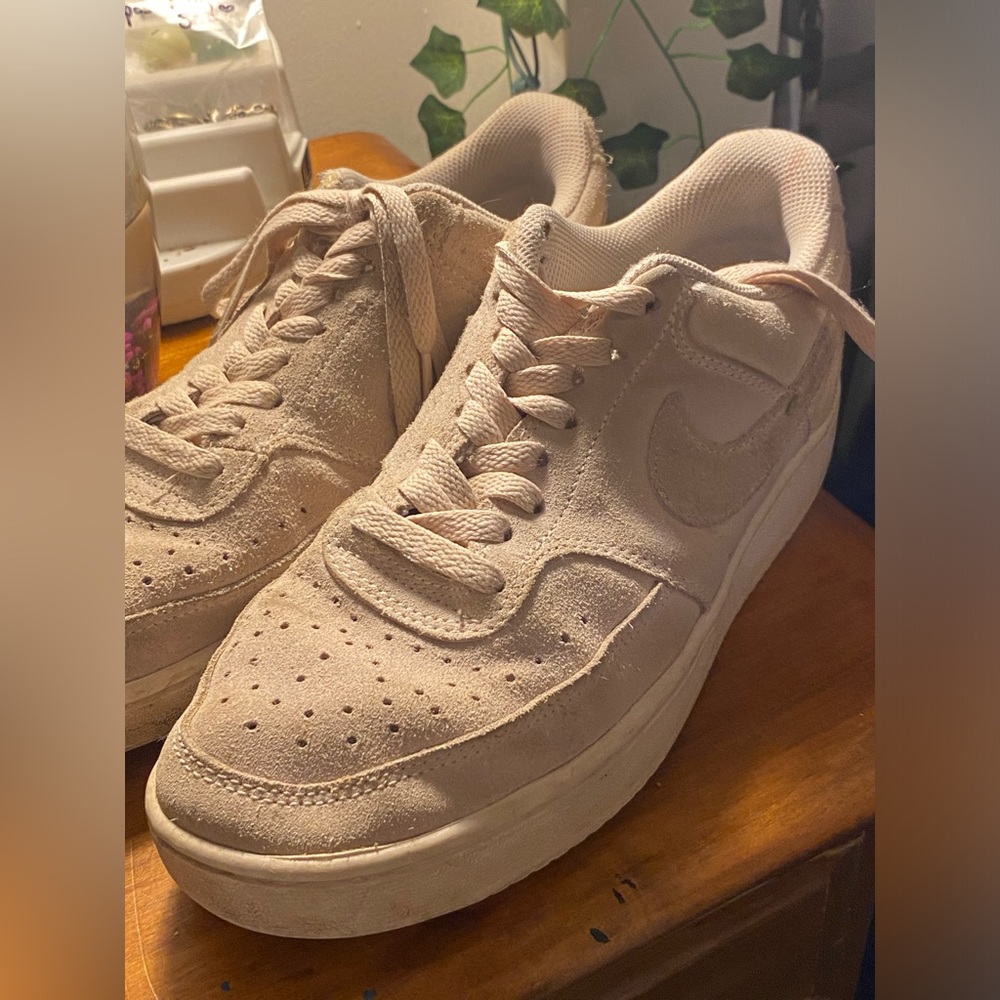 Used 8.5 women’s Nike limited edition